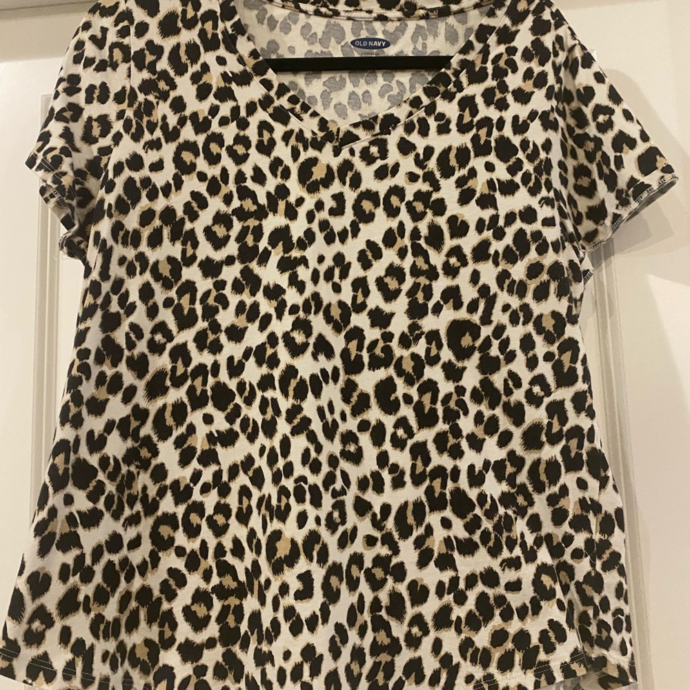 Old Navy everywhere tee shirt
